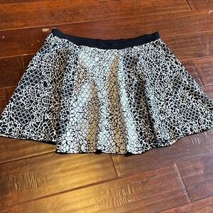 Banana Republic circle skirt black and white pattern size 1x heavy material